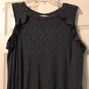 Cute cold shoulder top!